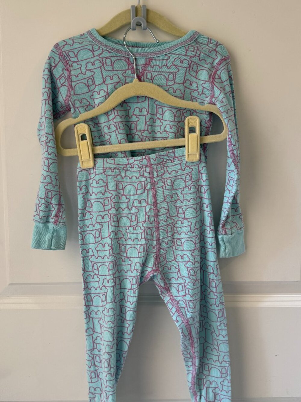 Pact x Daniel Tiger’s Neighborhood 2-piece long pajama set, 3T
